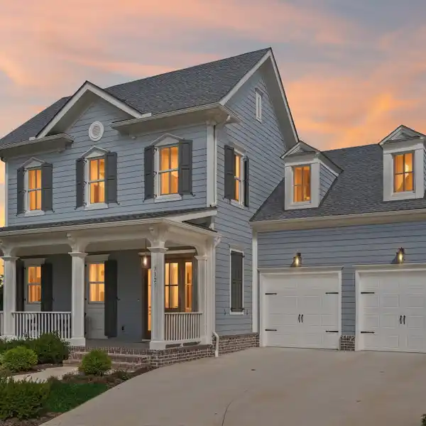 LUXURY AND LIVABILITY IN A GREAT LOCATION