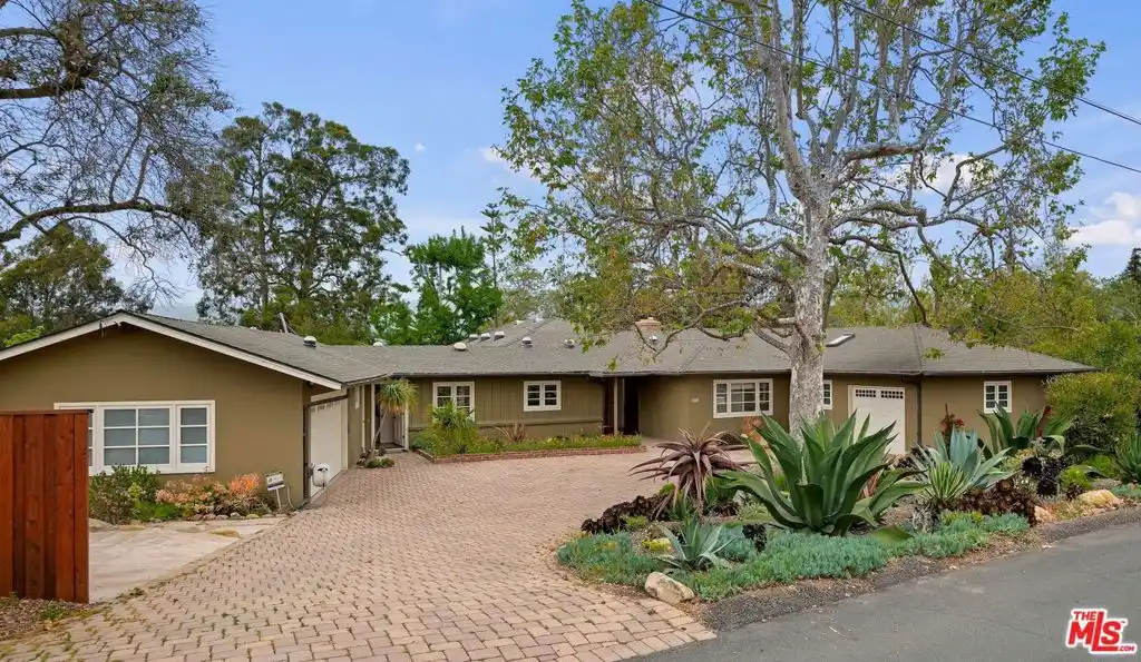 Scenic Coastal Living in Concha Loma