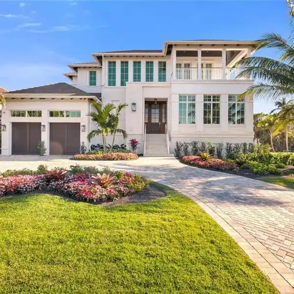PINNACLE OF COASTAL LUXURY LIVING