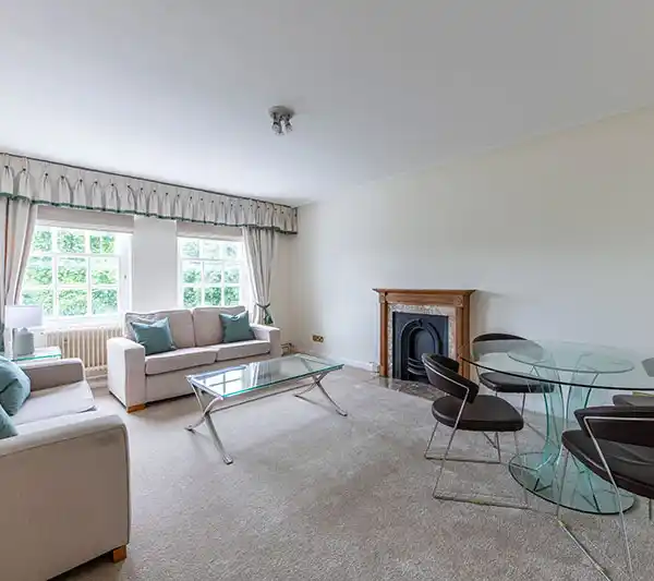 REFRESHED FLAT IN EGERTON CRESCENT