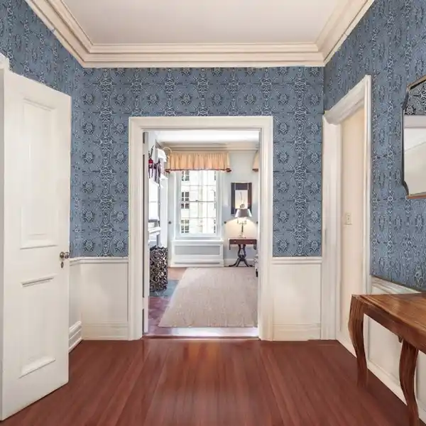 GENEROUSLY SIZED PRE-WAR COOPERATIVE