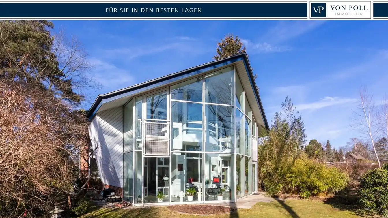 A Home to Fall in Love with – Stylish Architect-designed House with Conservatory and Fireplace