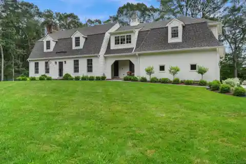 Sophisticated Traditional Colonial in Prime Neighborhood Setting
