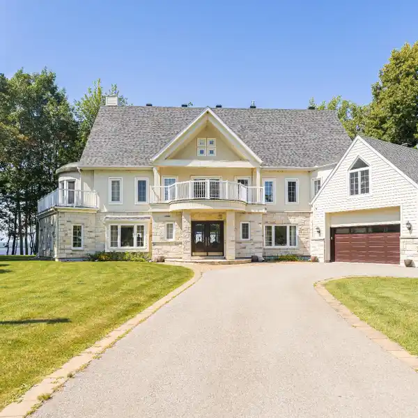 PRIVATE CUL-DE-SAC WATERFRONT ESTATE