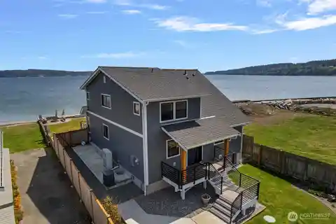 Whidbey Waterfront Retreat