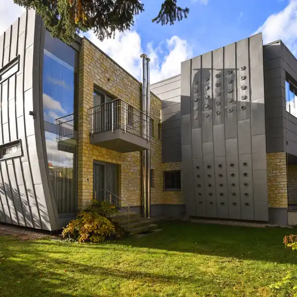 IMPRESSIVE DESIGNER VILLA