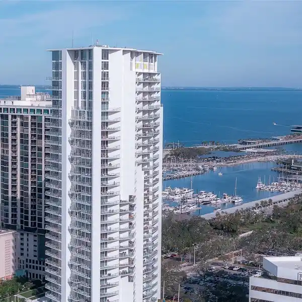 REMARKABLE TRI-LEVEL GRAND PENTHOUSE AT SIGNATURE PLACE
