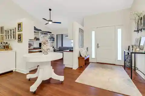 Gourmet Kitchen, Soaring Ceilings, Prime Naples Location