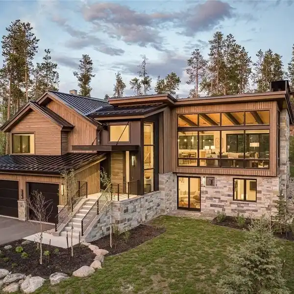 BRAND-NEW HIGH-END MODERN HOME