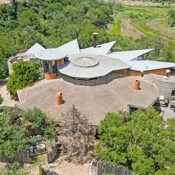 ARCHITECTURALLY SIGNIFICANT COMPOUND IN SPICEWOOD
