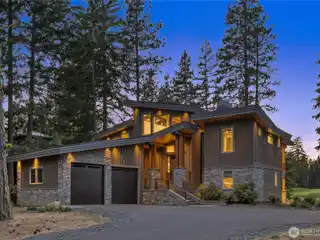 Turnkey Golf-Front Retreat in Suncadia