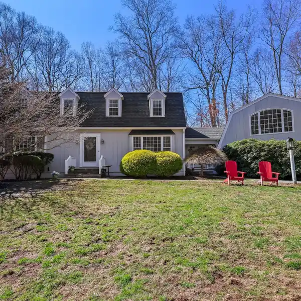 CHARMING COUNTRY COLONIAL