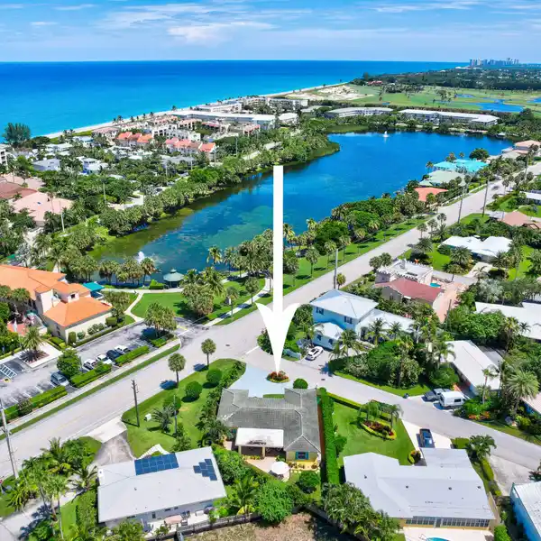 CHARMING AND VERSATILE BEACH HOUSE