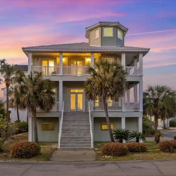 LUXURY LIVING IN THE VILLAGES AT NAVARRE