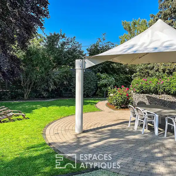HIGH-QUALITY CONTEMPORARY RENOVATED HOME