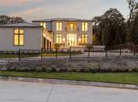 EXQUISITE HERITAGE HOME IN THE KNOLLS IN WESTLAKE