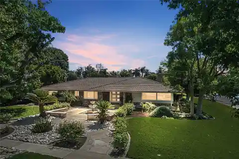 Fully Remodeled Pool Home