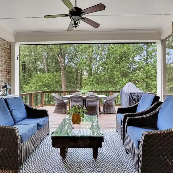 LOW-MAINTENANCE LUXURY IN HISTORIC ROSWELL