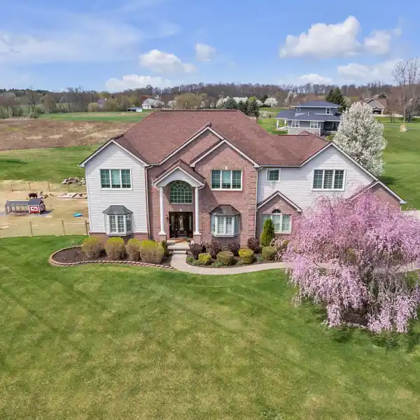 STATELY HOME ON 2.5 COUNTRY ACRES