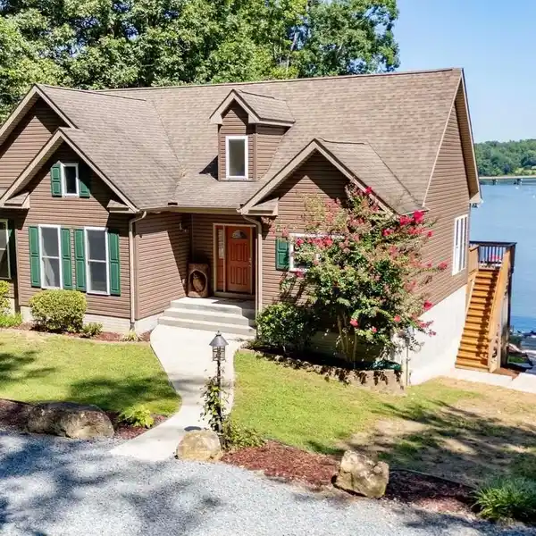 CHARMING RANCH-STYLE HOME IN SERENE LAKE ANNA