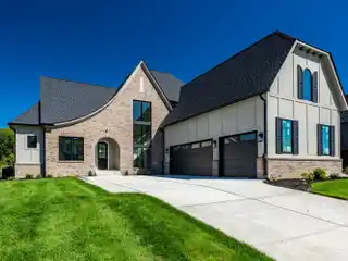 Stunning Modern Home in Gated Holliday Farms