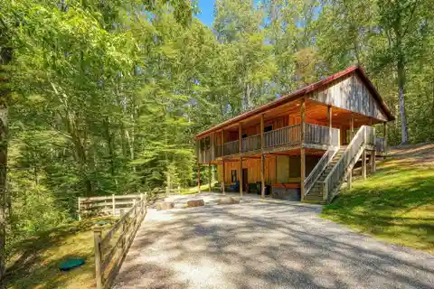 60-Acre Escape in the Hocking Hills Region