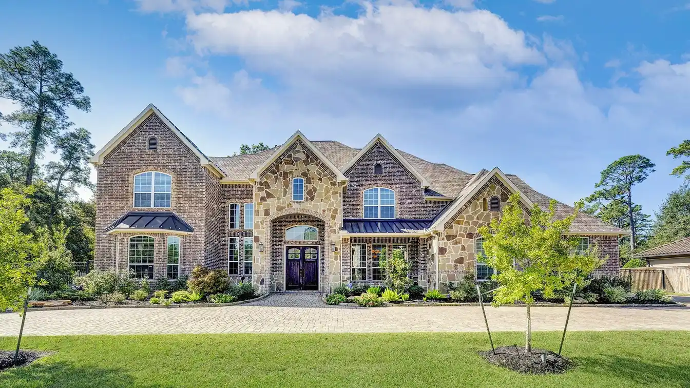 Luxurious Estate on a Wooded Double-lot