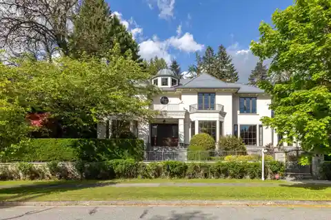 Carefully Designed and Crafted Mansion