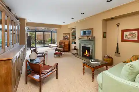 Extraordinary Ground-Floor Townhouse Apartment with Garden