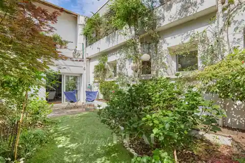 Elegant Family Retreat Near Transport Links