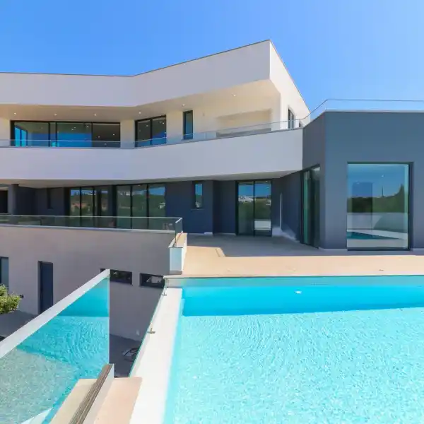 CONTEMPORARY SEA-VIEW VILLA
