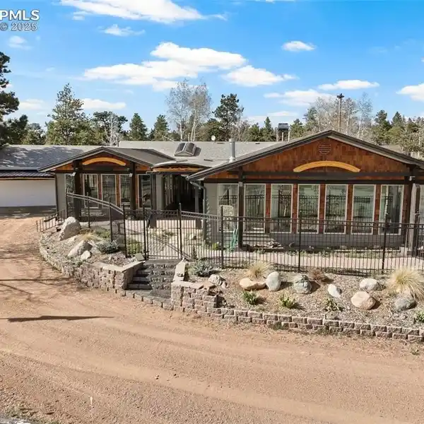 EXCEPTIONAL ESTATE ON NEARLY 17 ACRES