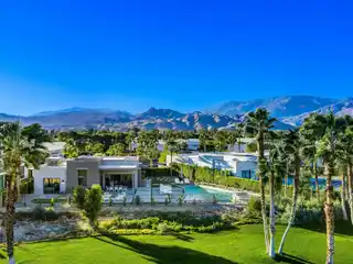 Elegant Modern Home in Gated Escena