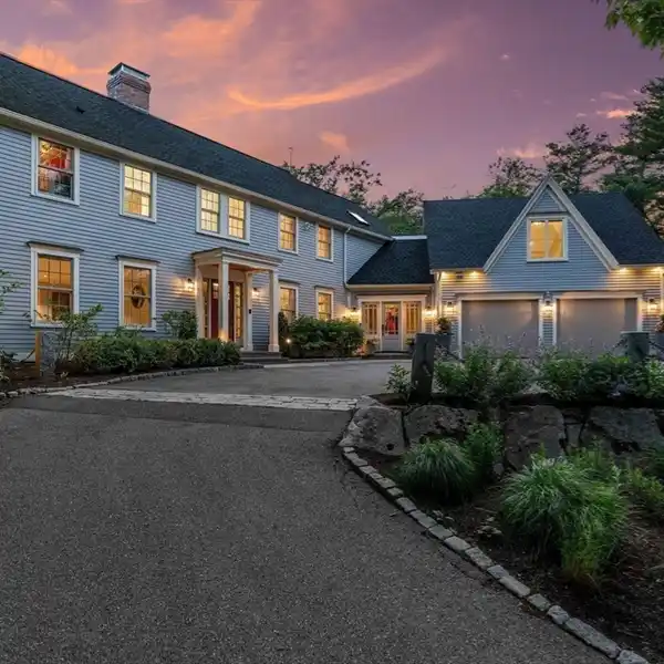 PRISTINE FULLY RENOVATED SMART HOME