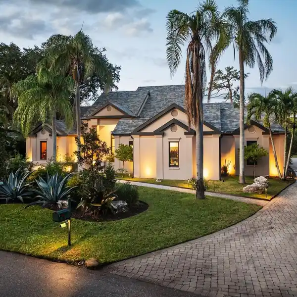 CAPTIVATING SEDONA-INSPIRED ESTATE WITH ZEN GARDEN