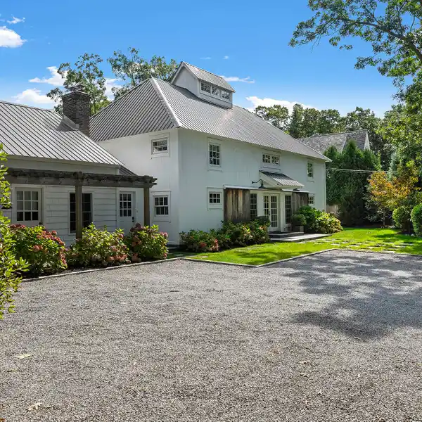 EXQUISITE BARN STYLE HOME