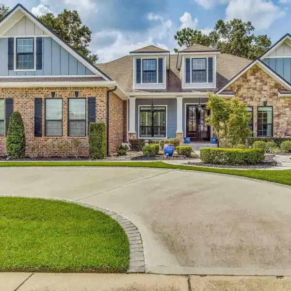 EXTRAORDINARY HOME IN A HIGH-DEMAND NEIGHBORHOOD