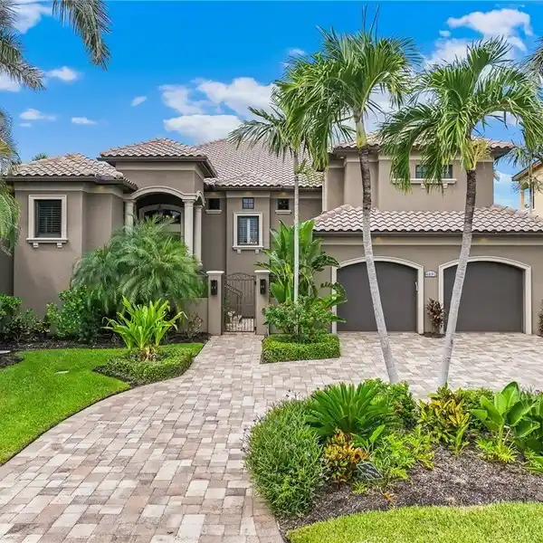 THOUGHTFULLY DESIGNED WATERFRONT ESTATE