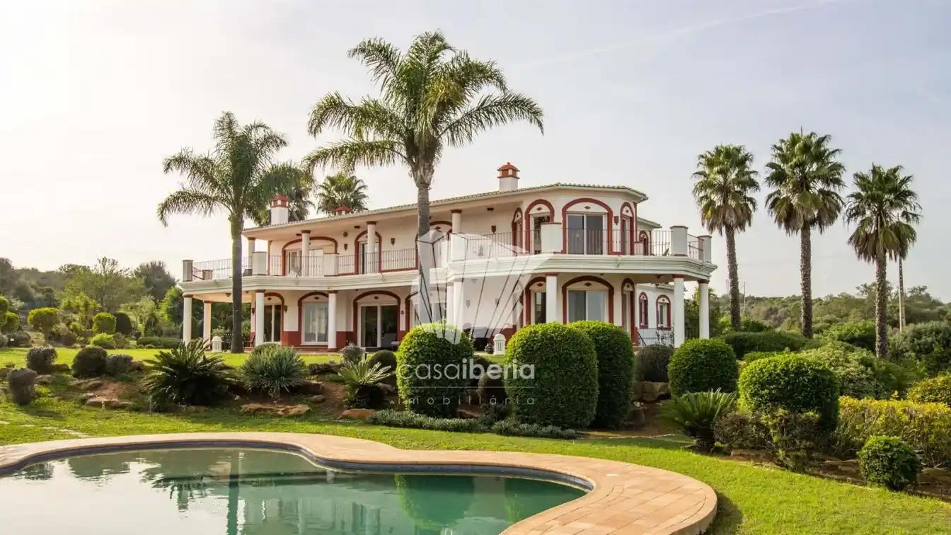Grand Villa with Panoramic Views in Lagos Countryside