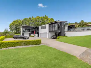 Spacious Modern Country Home