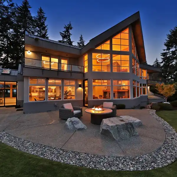 UNIQUE LUXURY RESIDENCE WITH UNFORGETTABLE MOUNTAIN VIEWS