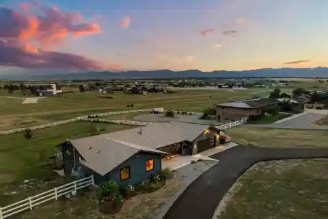 Exceptional Property on a Private Lot