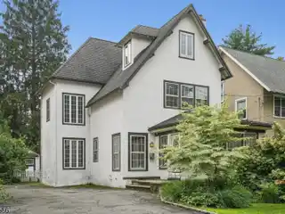 Modern Colonial Gem in Golf Island