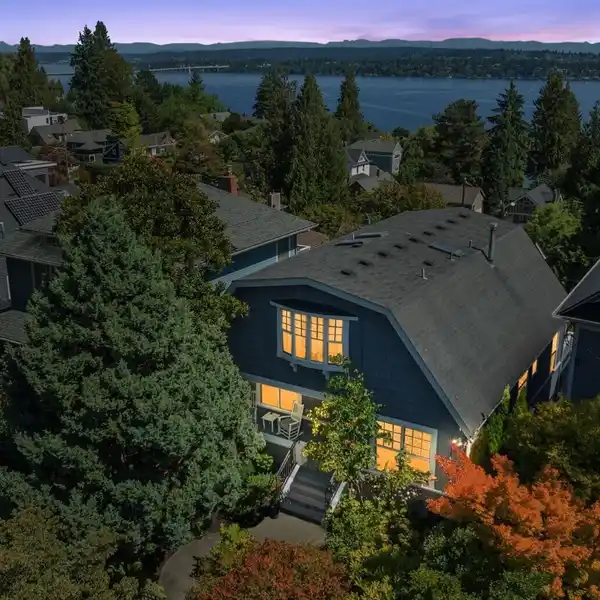 1911 TRADITIONAL BLENDING OLD AND NEW