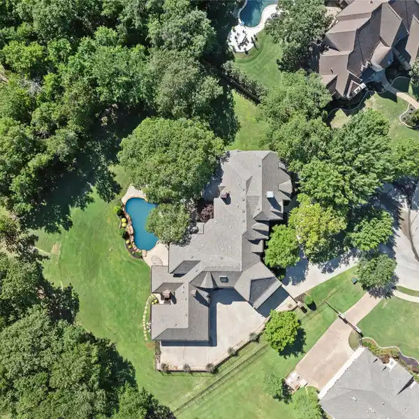 EXQUISITE ENGLISH-INSPIRED ESTATE IN THE MANORS AT WATERFORD