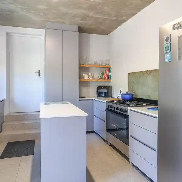 SPACIOUS AND VERSATILE MODERN HOME