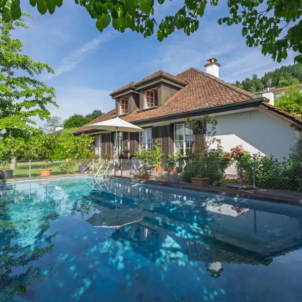 SPACIOUS FAMILY COUNTRY HOME