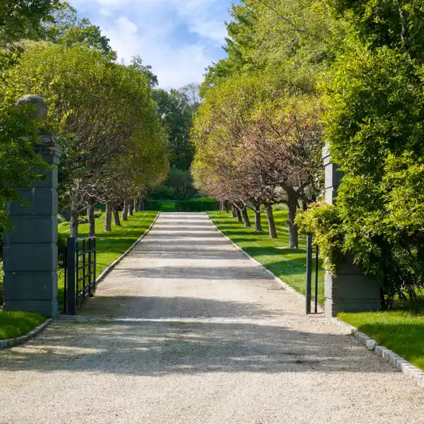 CREATE YOUR OWN SOPHISTICATED COUNTRY RETREAT