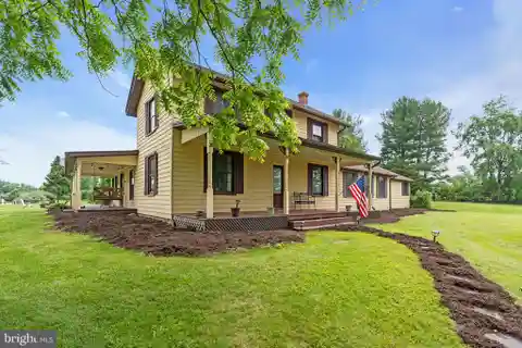 Farmhouse on 17.78 Private Acres