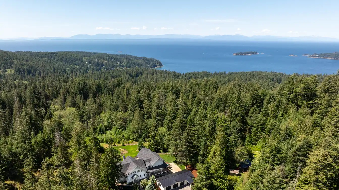 Country Estate Sprawling Nearly Ten Acres